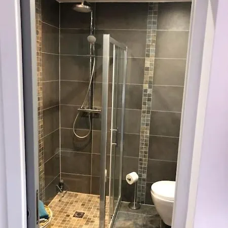 Coquet Avec Grande Terrasse Daire